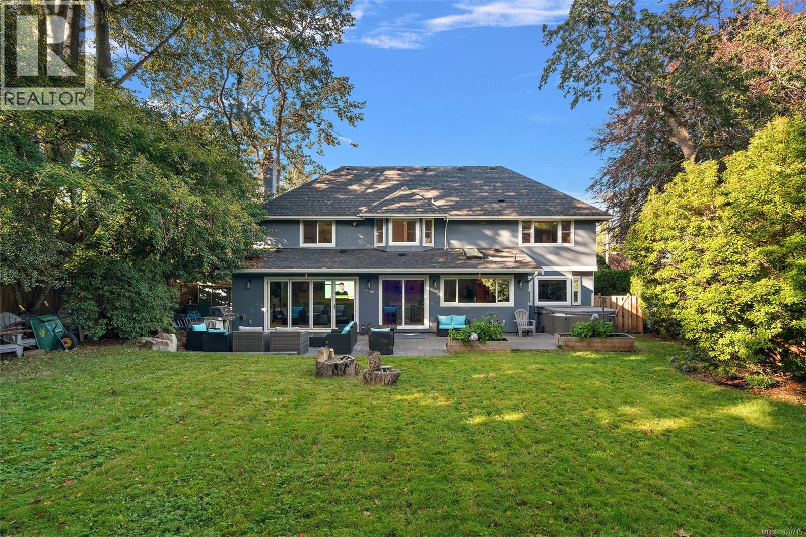 2023 Runnymede Avenue, Oak Bay
