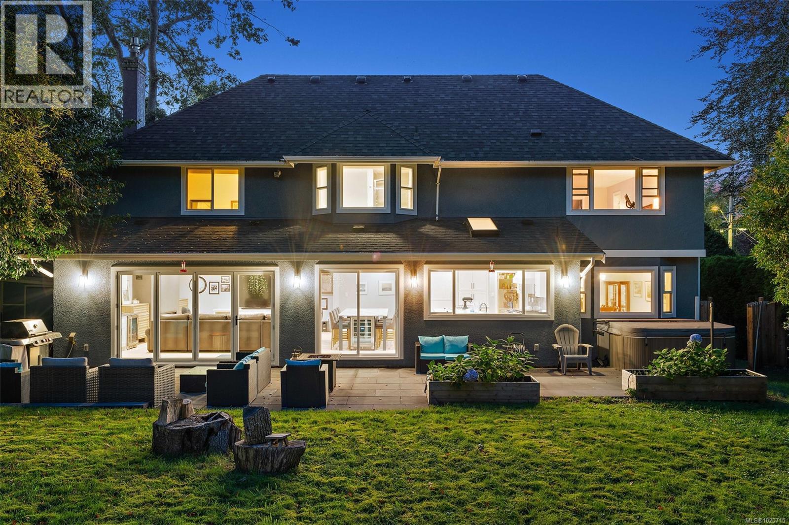  2023 Runnymede Avenue, Oak Bay