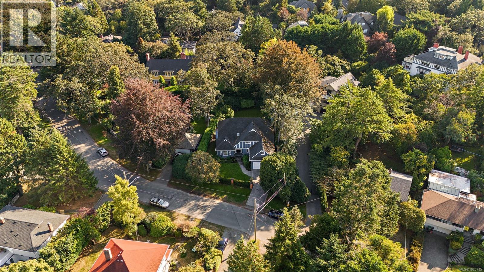  2023 Runnymede Avenue, Oak Bay