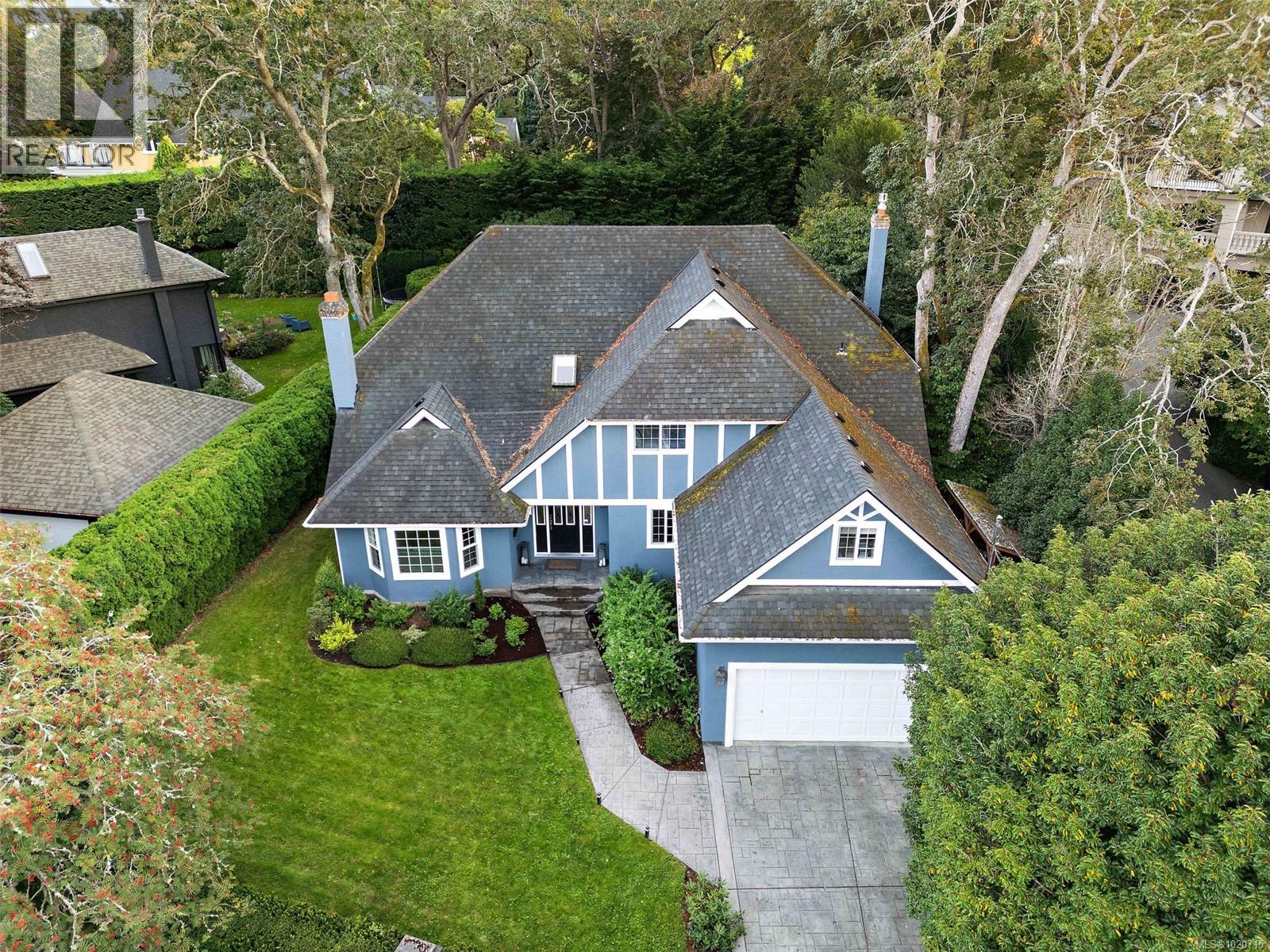  2023 Runnymede Avenue, Oak Bay