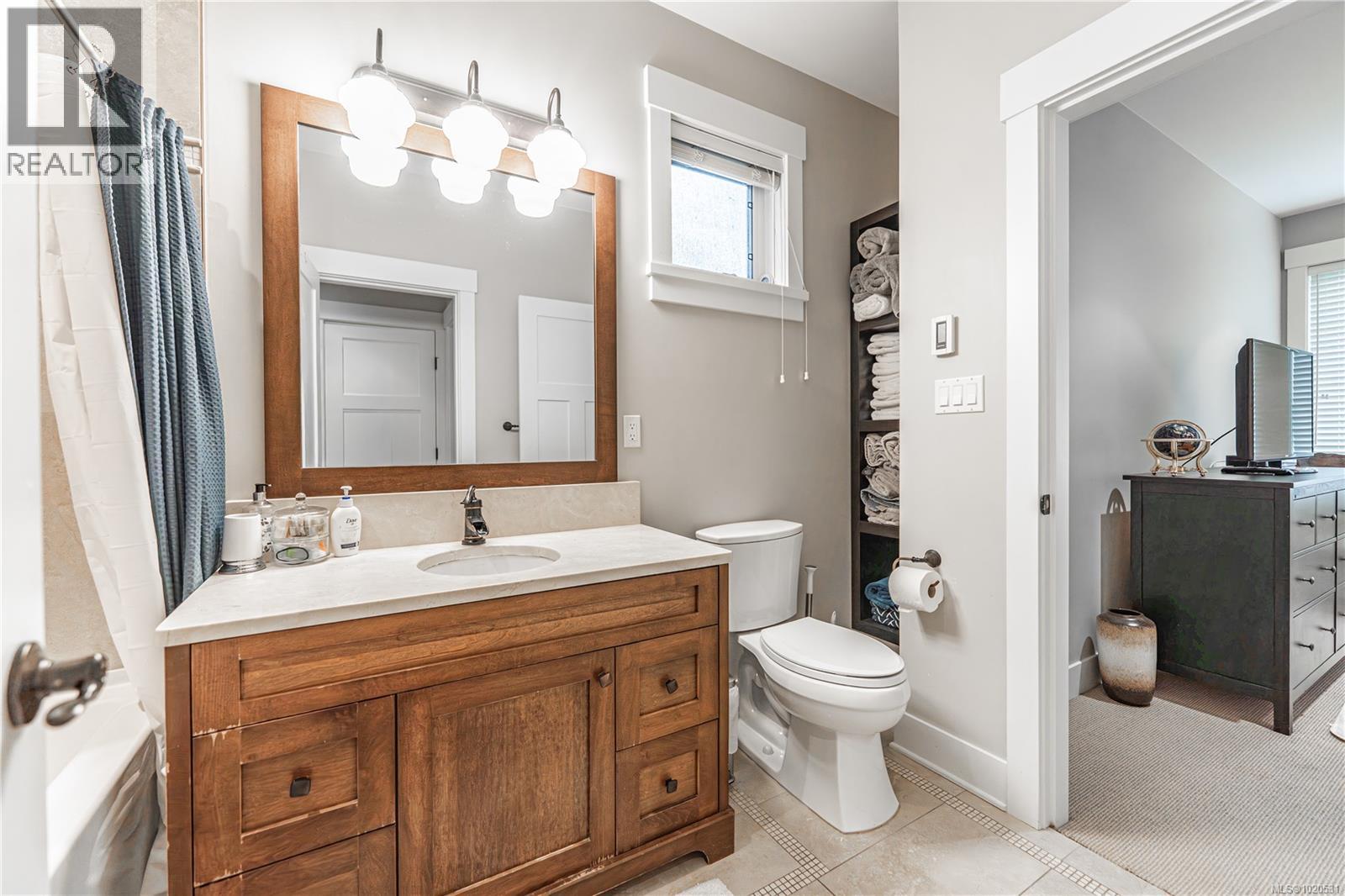 15 5251 Island Hwy W, Qualicum Beach