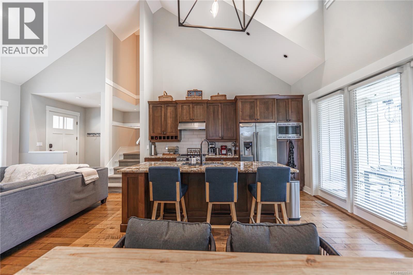 15 5251 Island Hwy W, Qualicum Beach