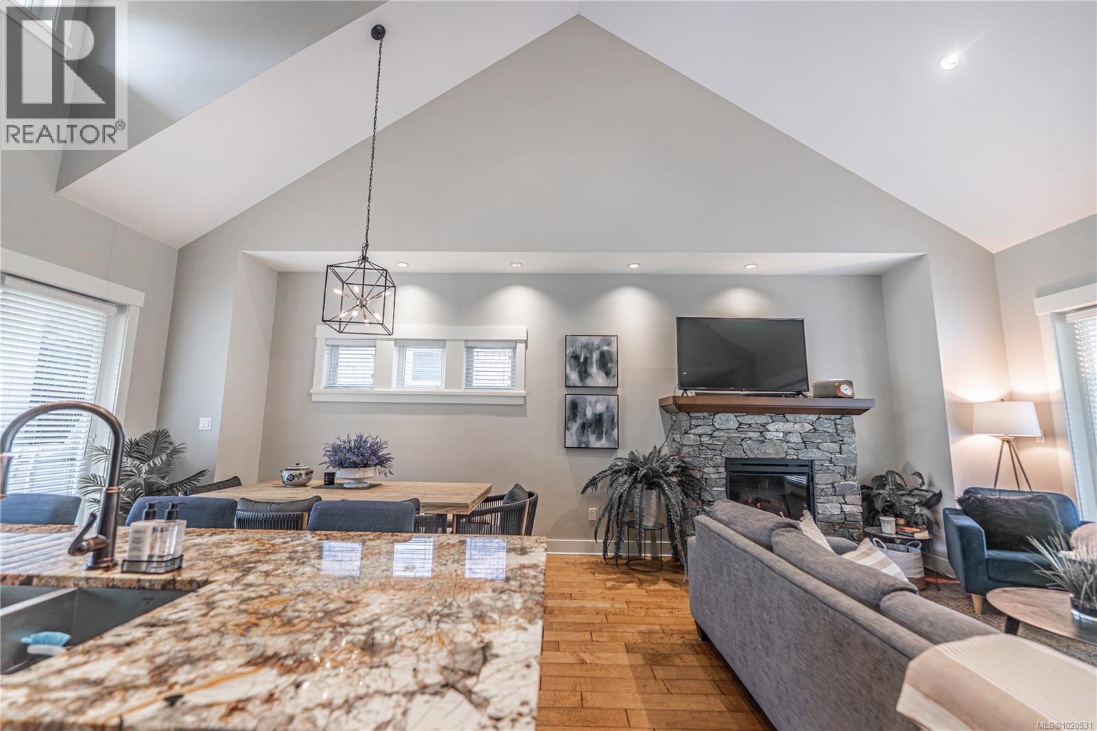 15 5251 Island Hwy W, Qualicum Beach