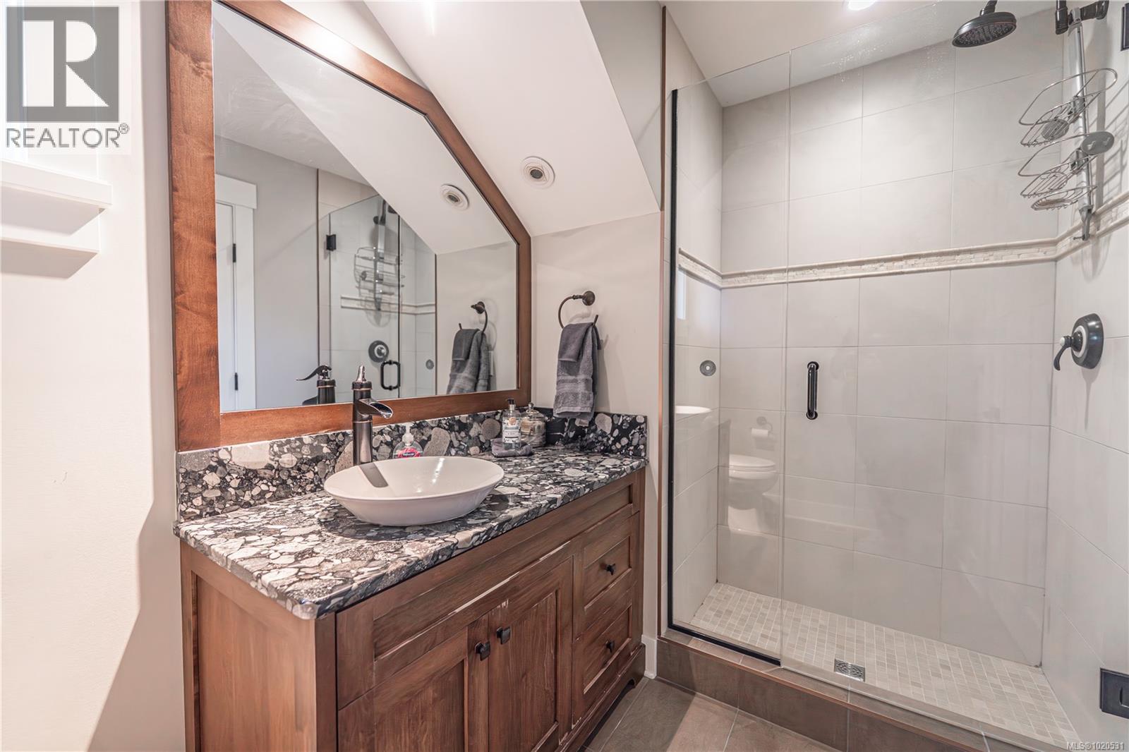 15 5251 Island Hwy W, Qualicum Beach