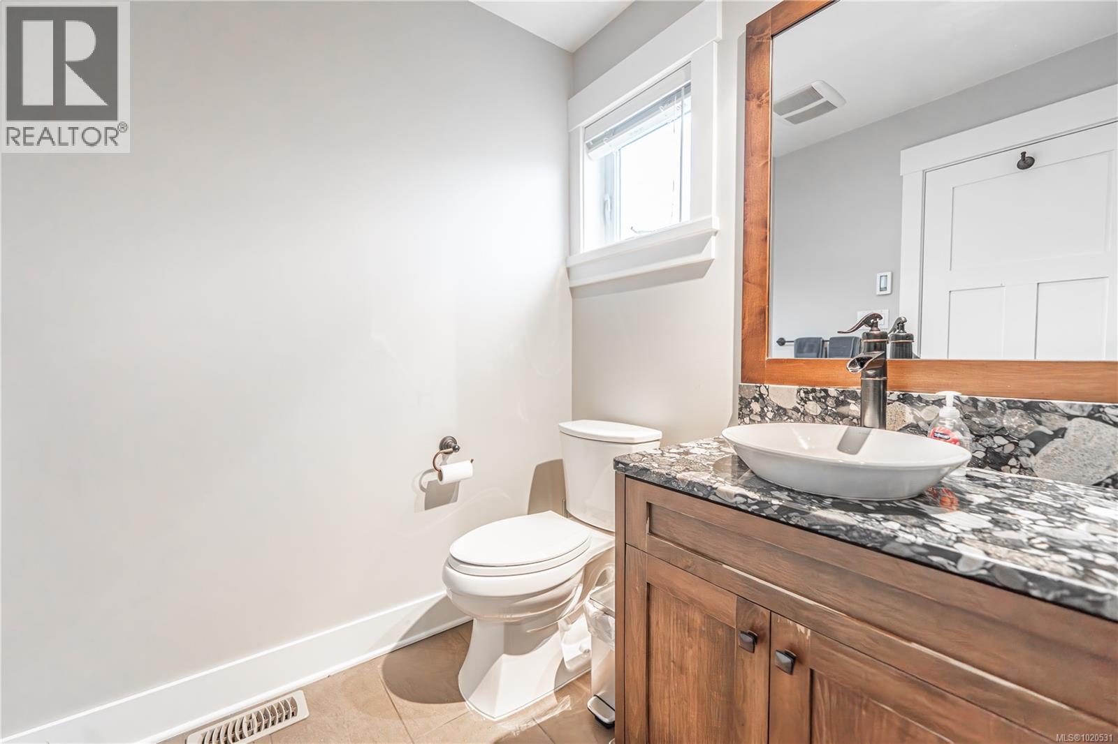 15 5251 Island Hwy W, Qualicum Beach