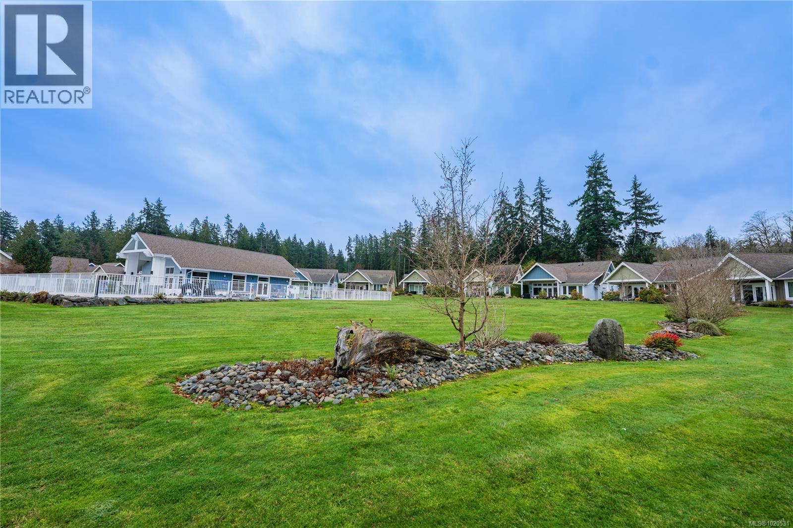 15 5251 Island Hwy W, Qualicum Beach
