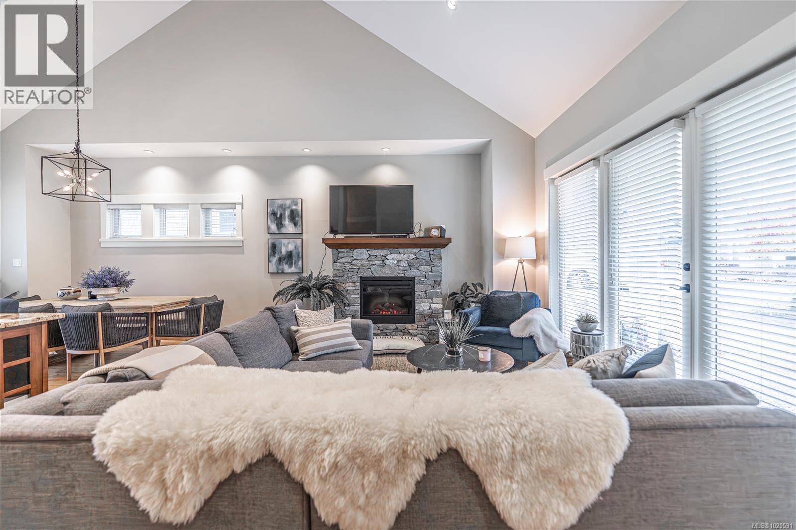 15 5251 Island Hwy W, Qualicum Beach