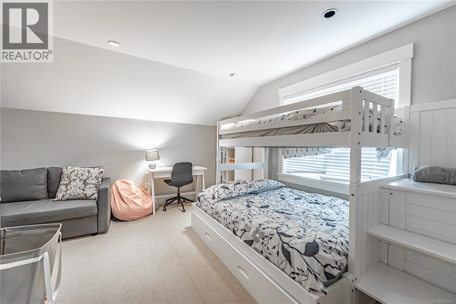 15 5251 Island Hwy W, Qualicum Beach