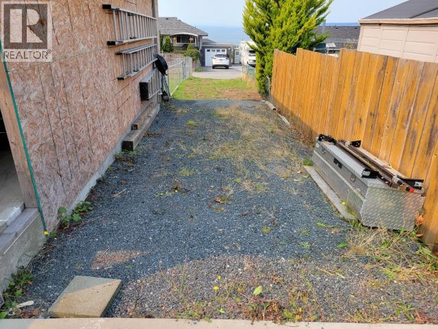 4029 JOYCE AVE, Powell River