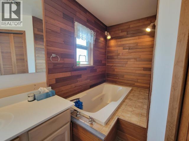 4029 JOYCE AVE, Powell River