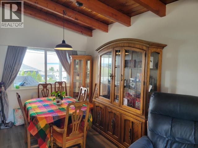 4029 JOYCE AVE, Powell River