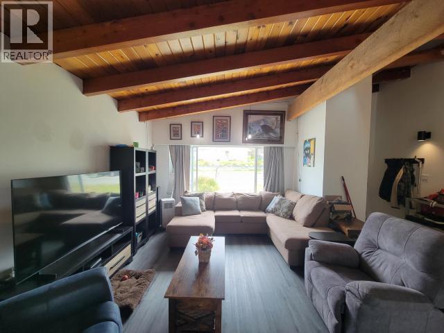 4029 JOYCE AVE, Powell River