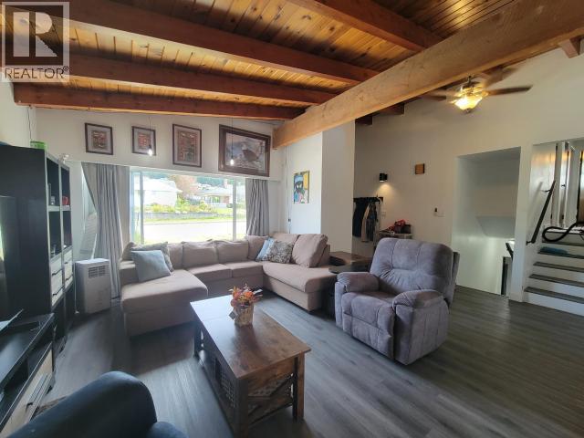 4029 JOYCE AVE, Powell River