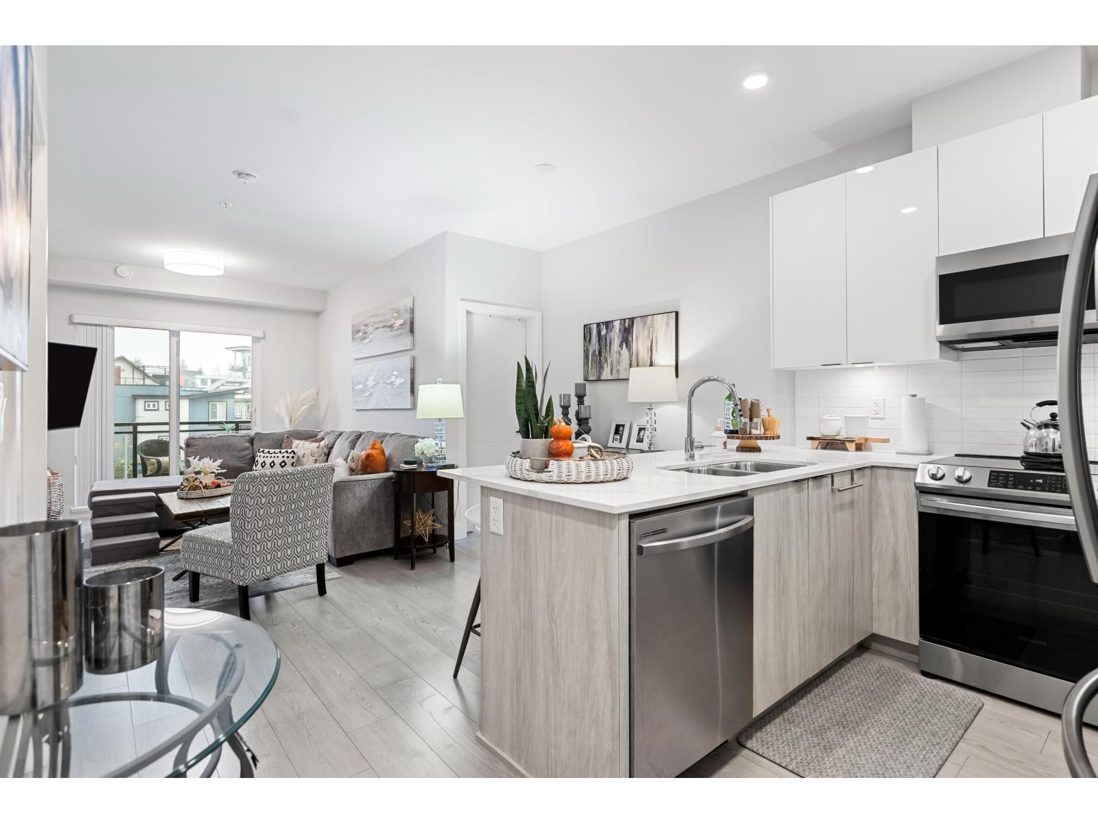 302 5486 199A STREET, Langley