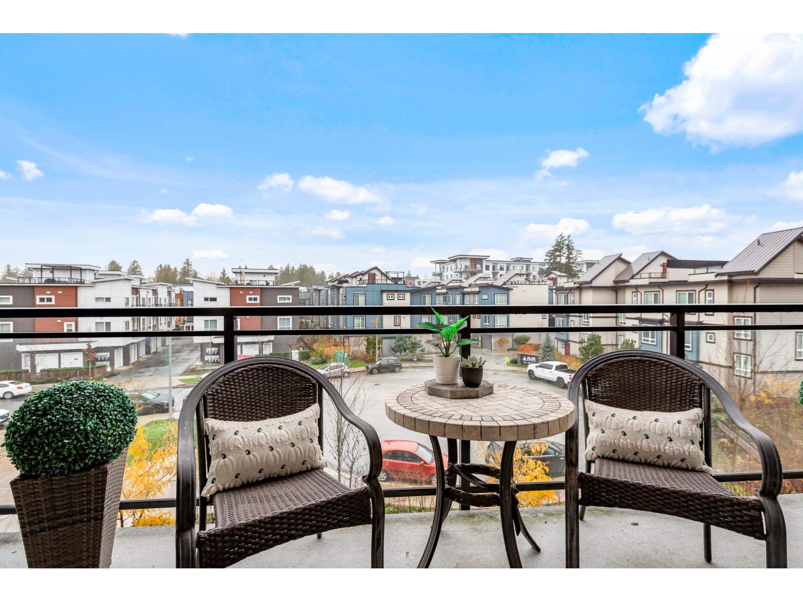 302 5486 199A STREET, Langley