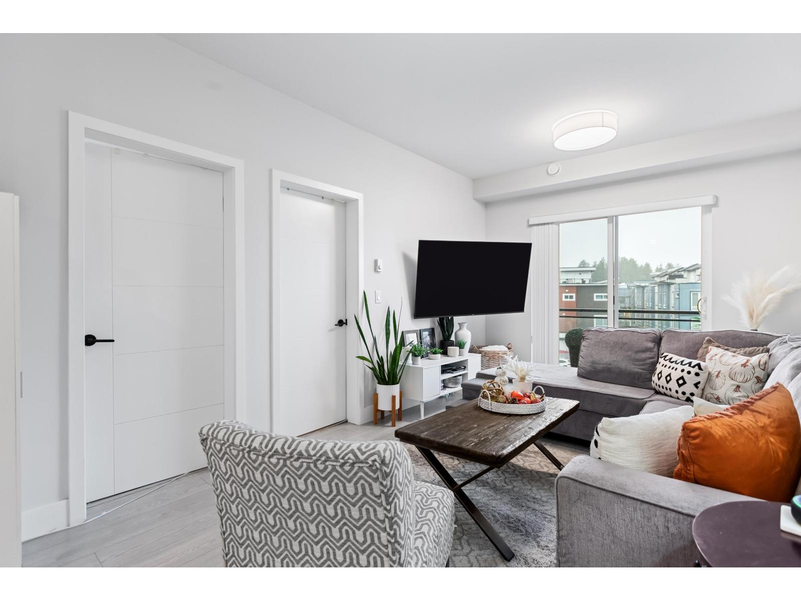 302 5486 199A STREET, Langley