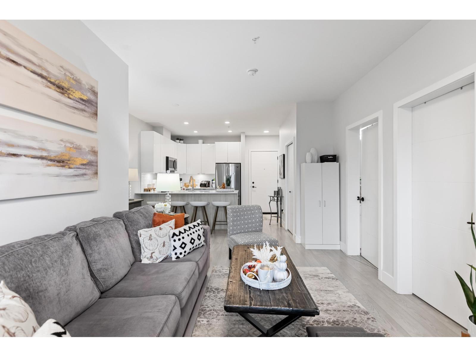 302 5486 199A STREET, Langley