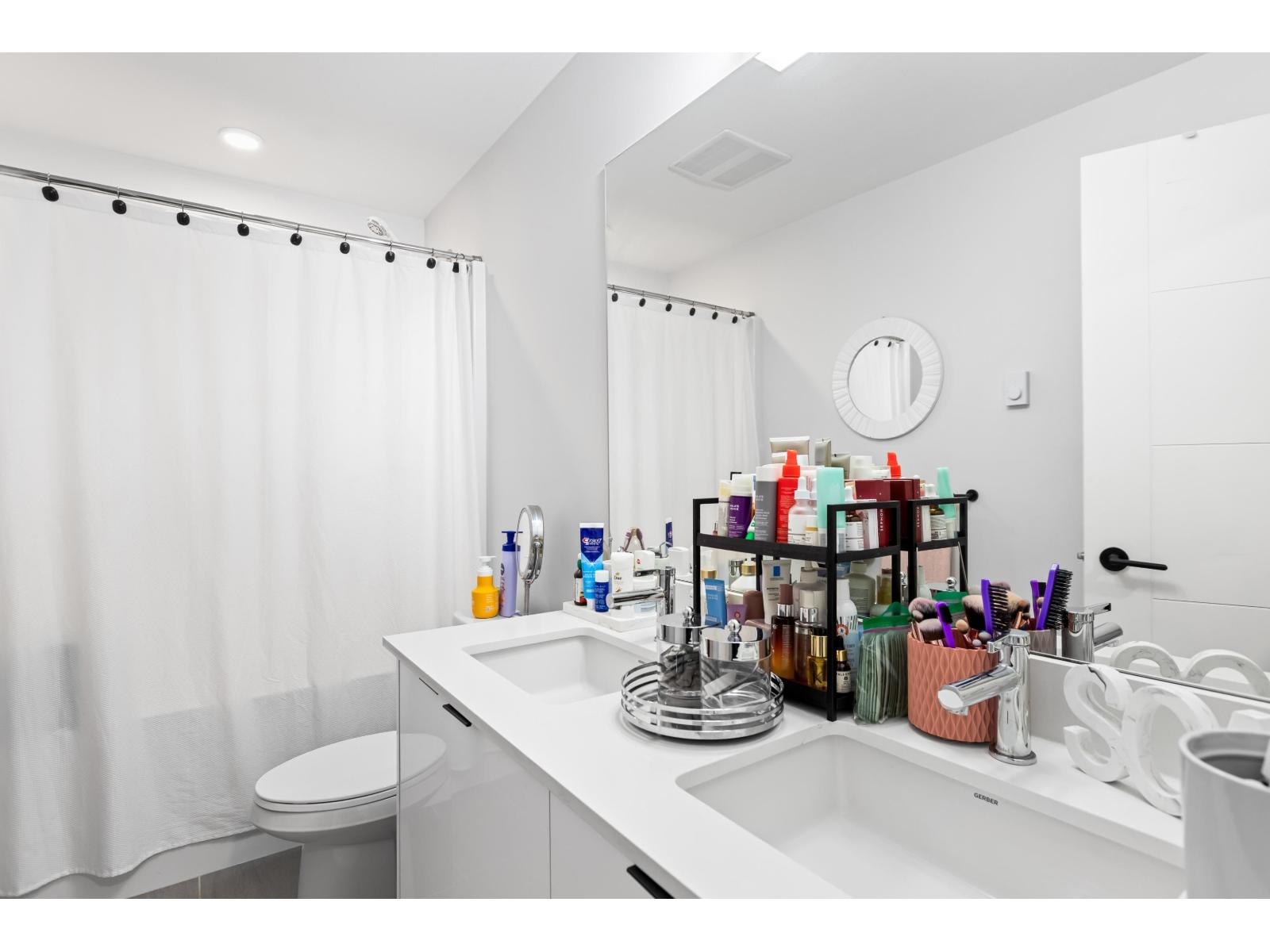 302 5486 199A STREET, Langley