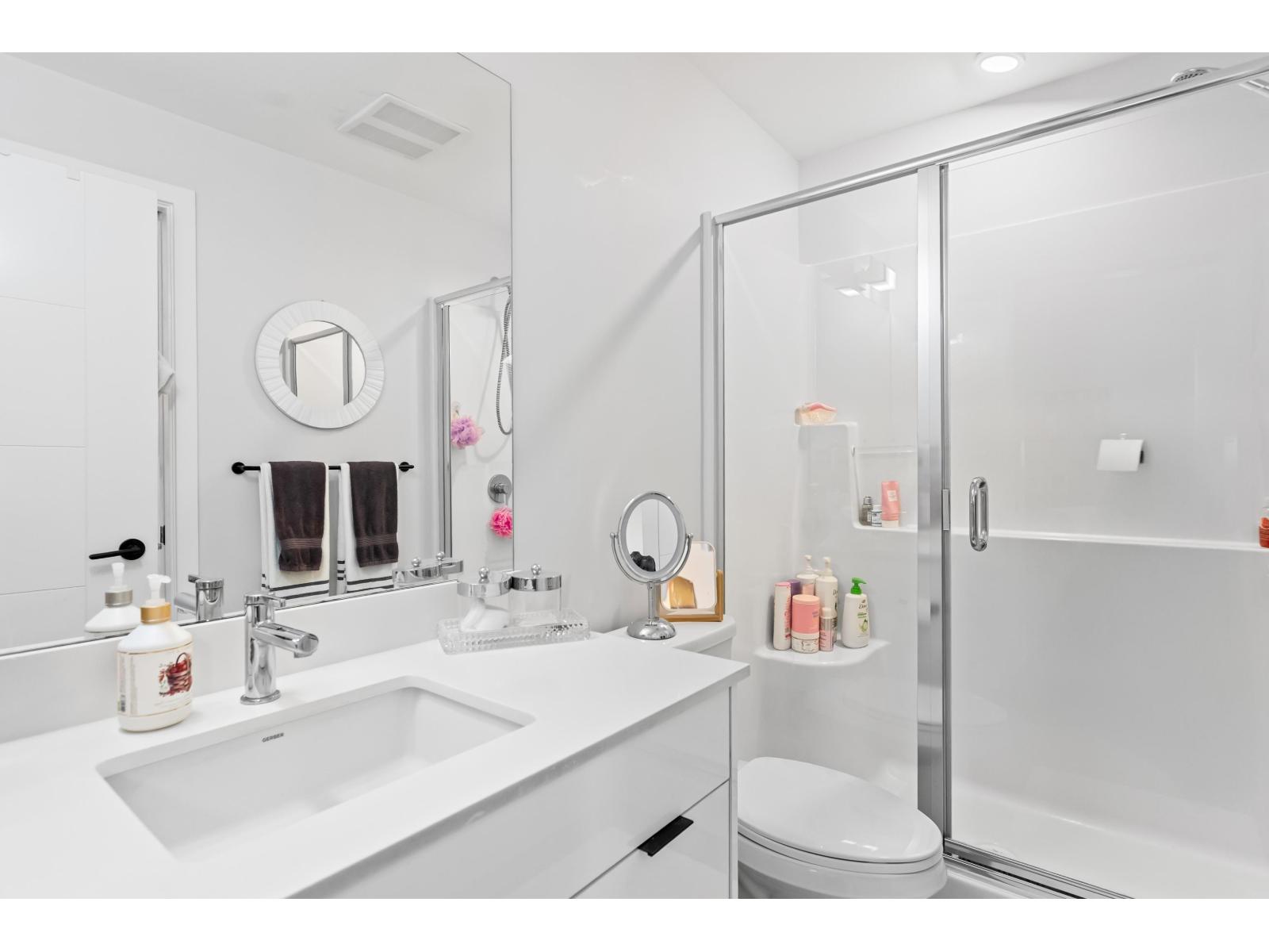 302 5486 199A STREET, Langley