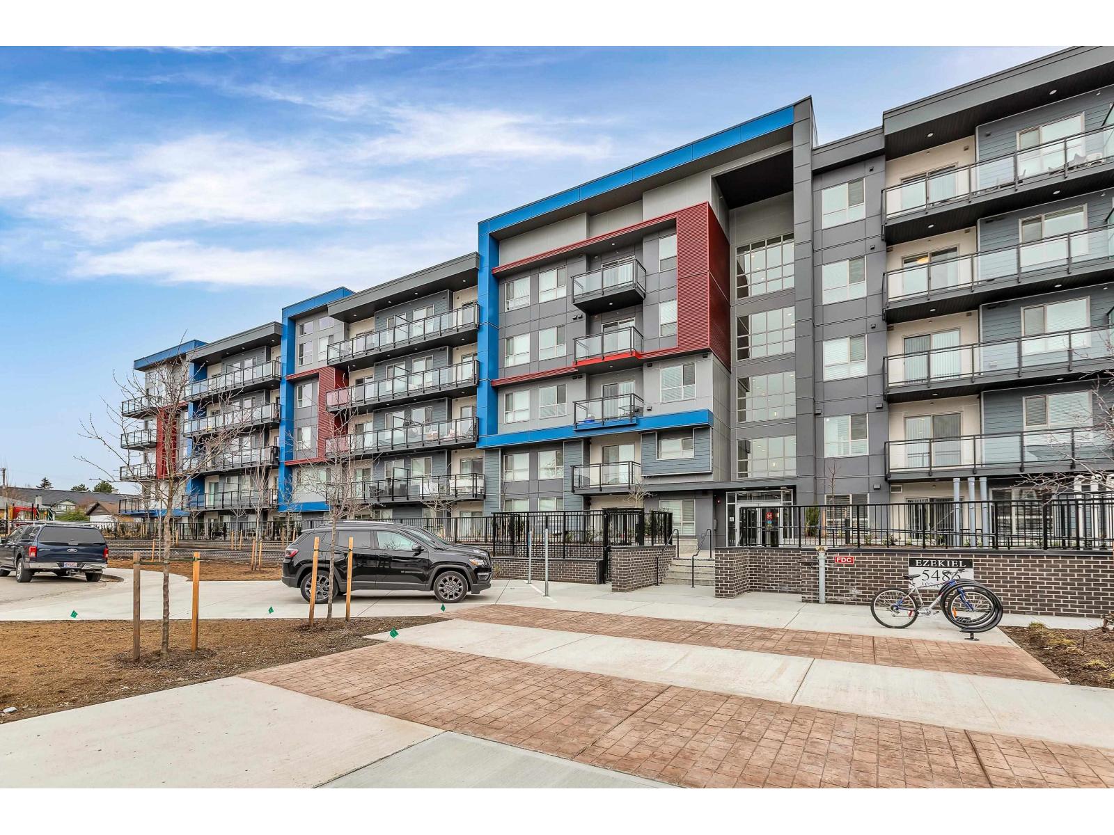 302 5486 199A STREET, Langley