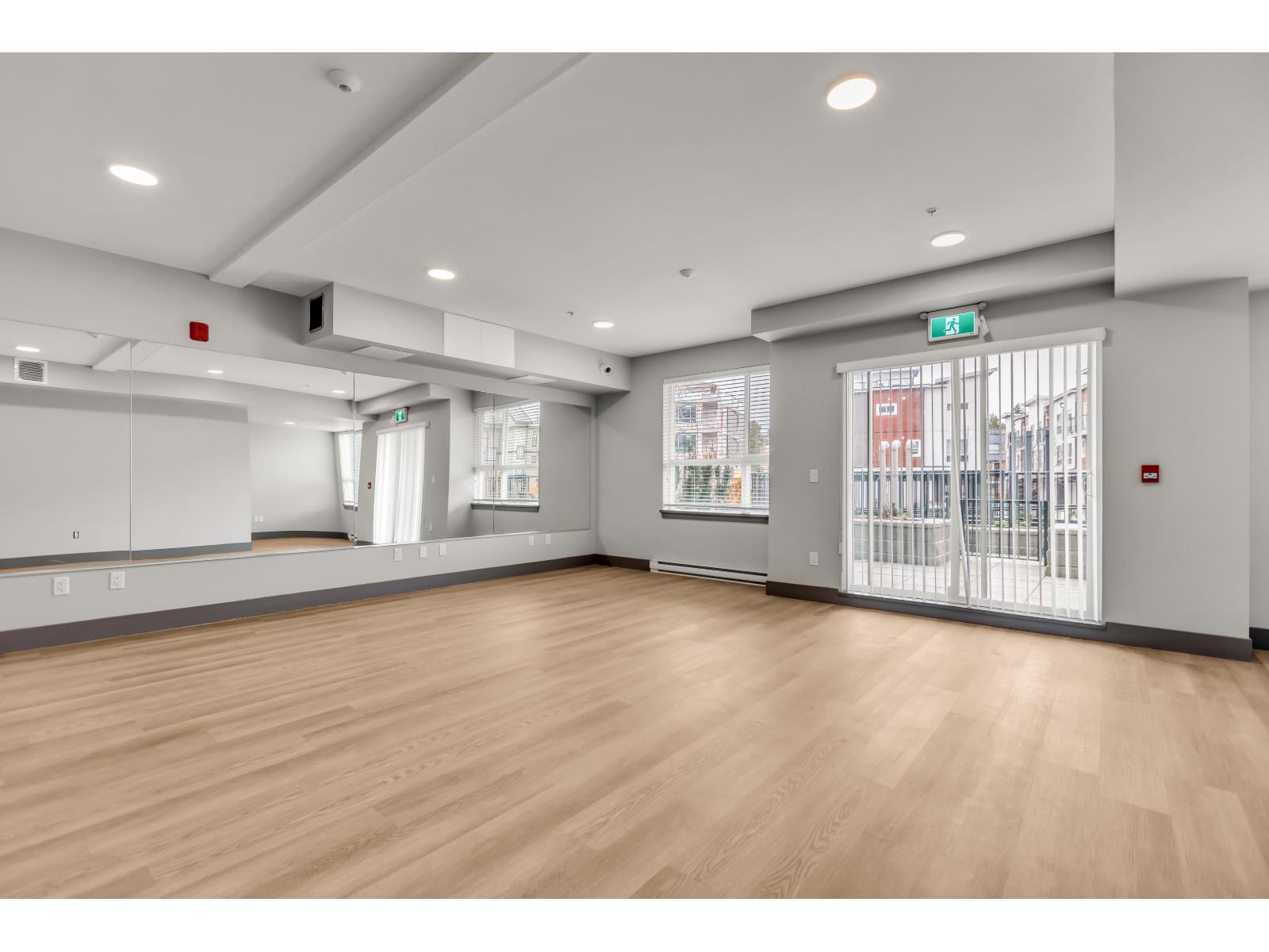 302 5486 199A STREET, Langley