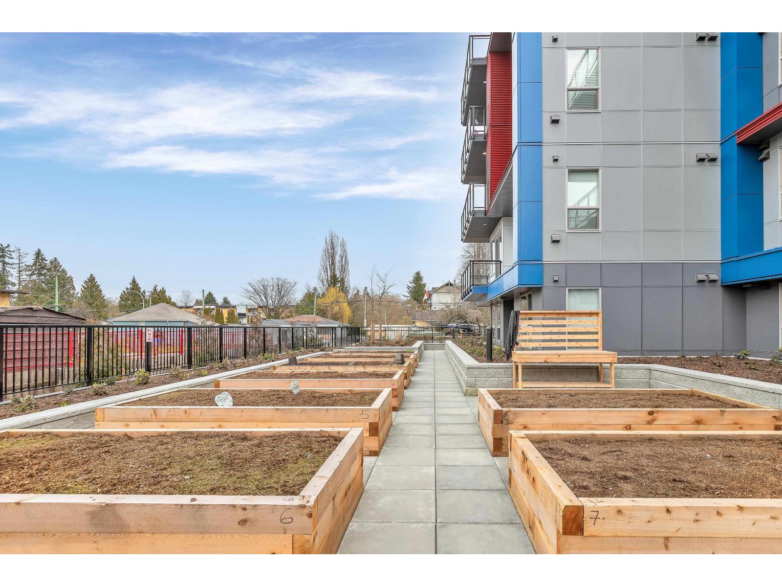 302 5486 199A STREET, Langley