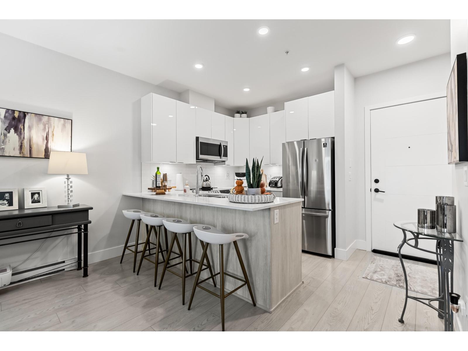 302 5486 199A STREET, Langley