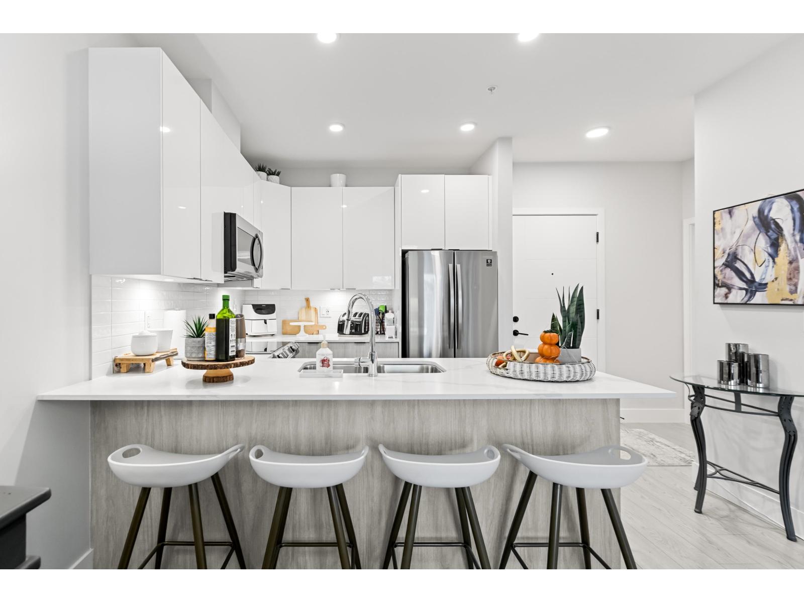 302 5486 199A STREET, Langley