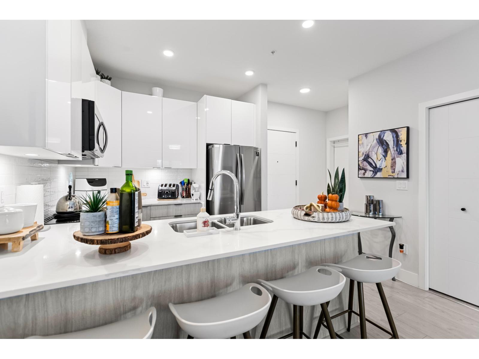 302 5486 199A STREET, Langley