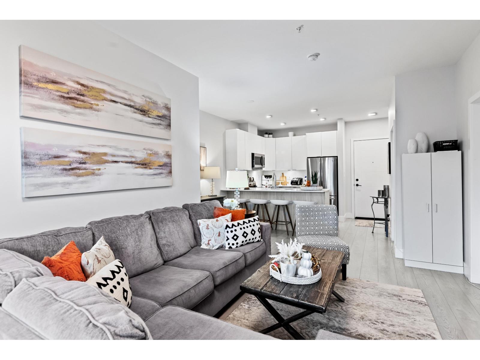 302 5486 199A STREET, Langley