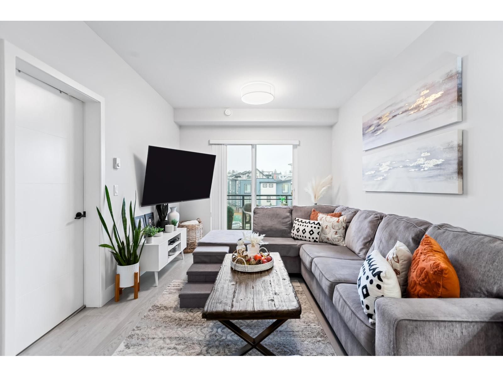 302 5486 199A STREET, Langley