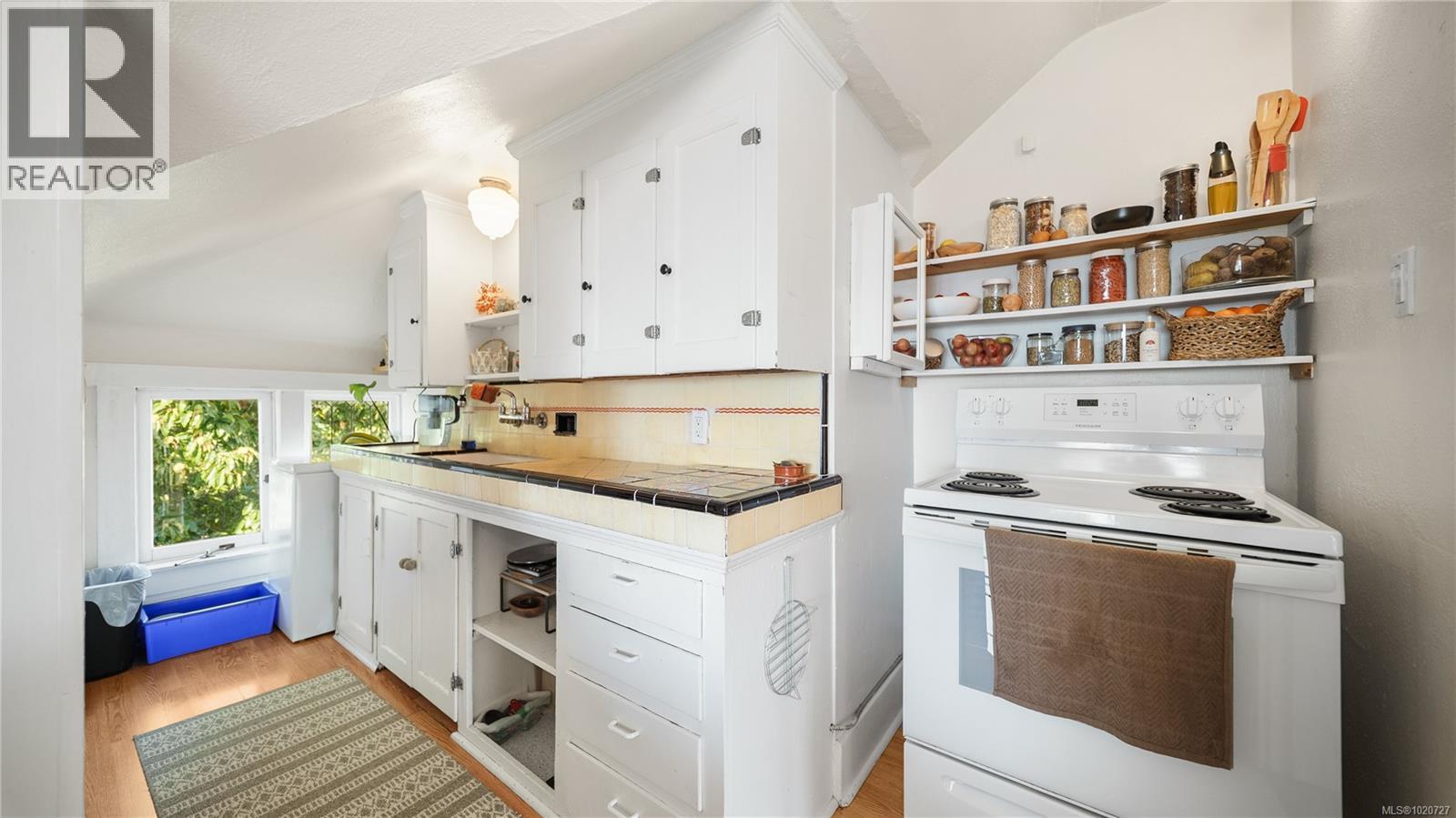  1124 Dallas Road, Victoria