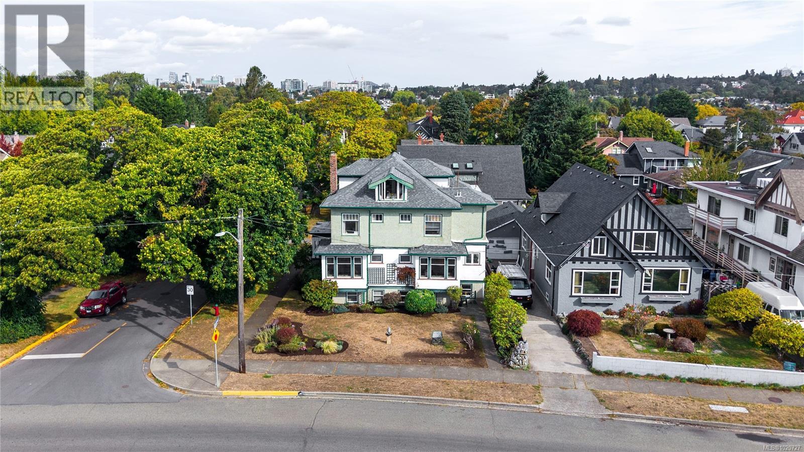  1124 Dallas Road, Victoria