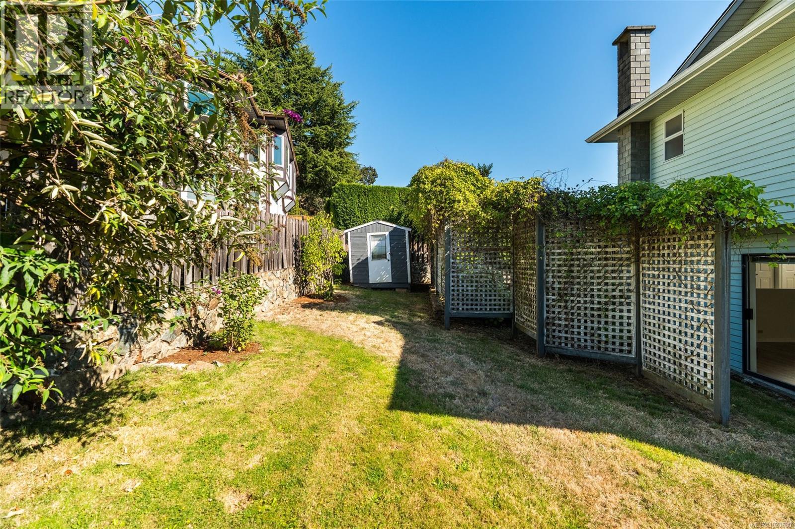 4243 Panorama Dr, Saanich