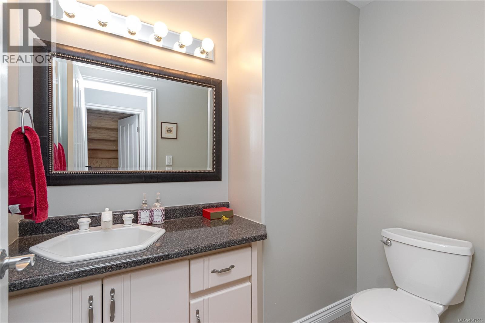  1405 Anna Clare Place, Saanich