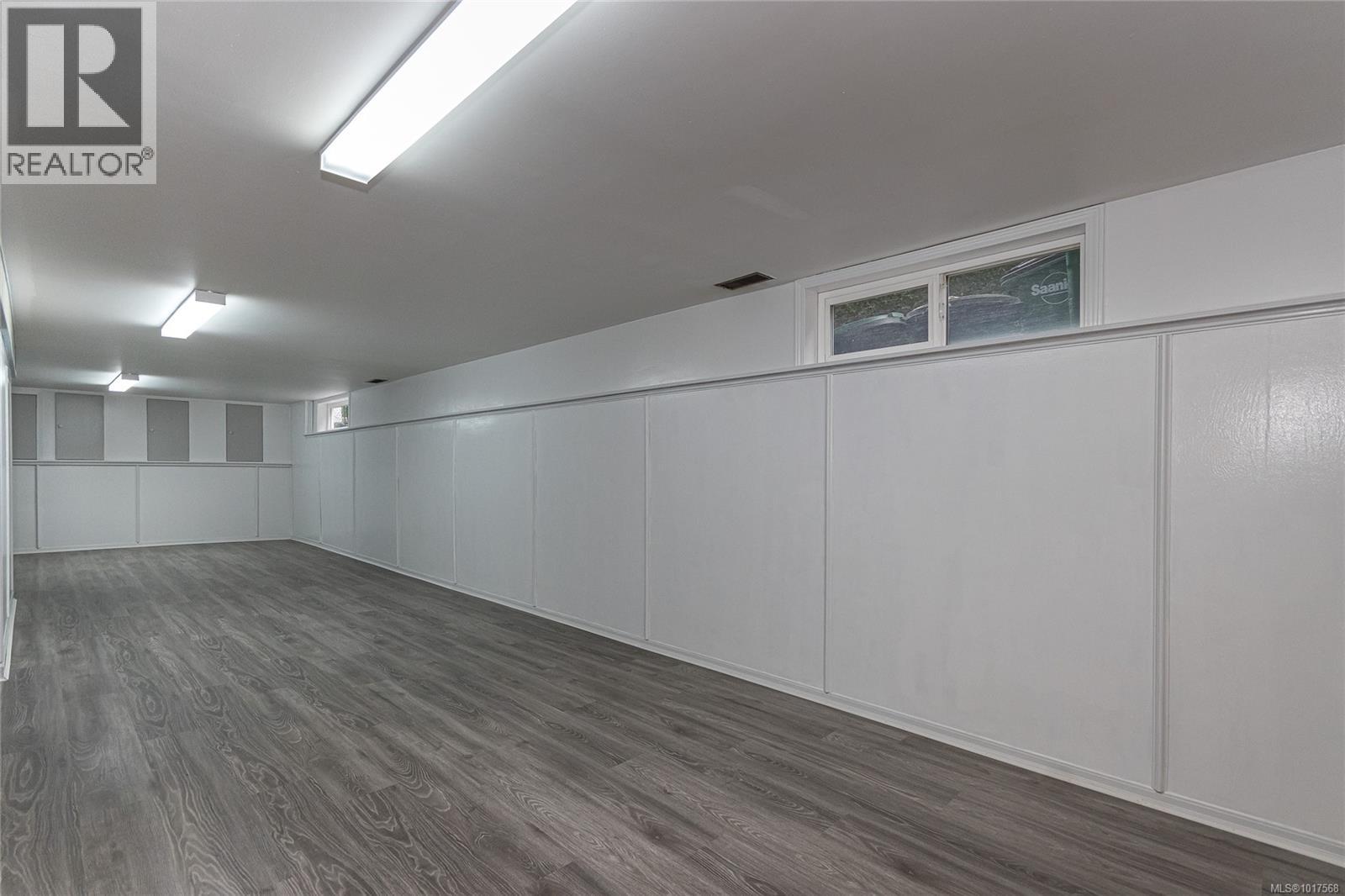  1405 Anna Clare Place, Saanich