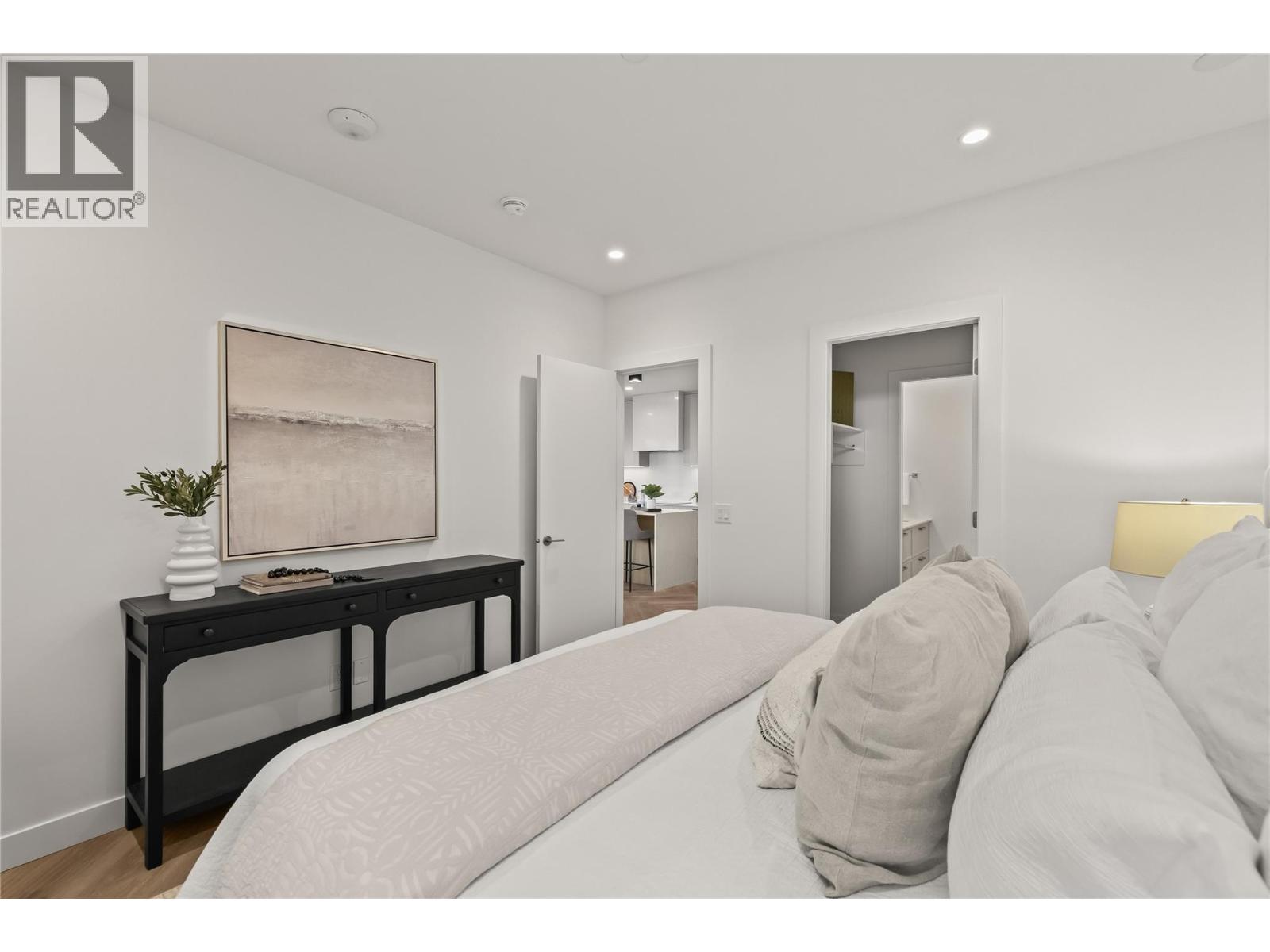 902 3340 Lakeshore Road, Kelowna