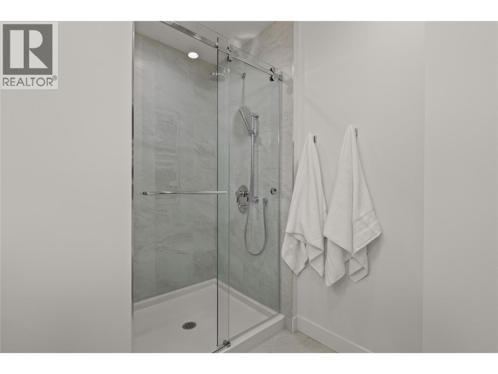 902 3340 Lakeshore Road, Kelowna