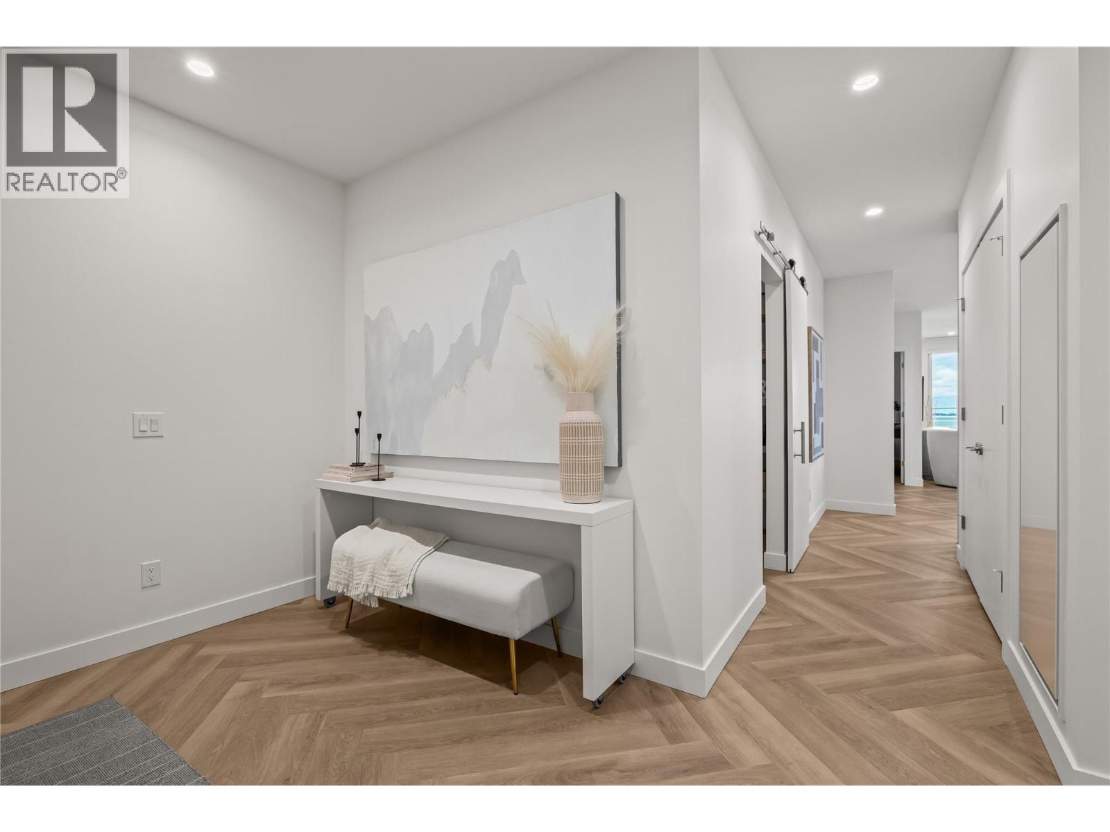 902 3340 Lakeshore Road, Kelowna