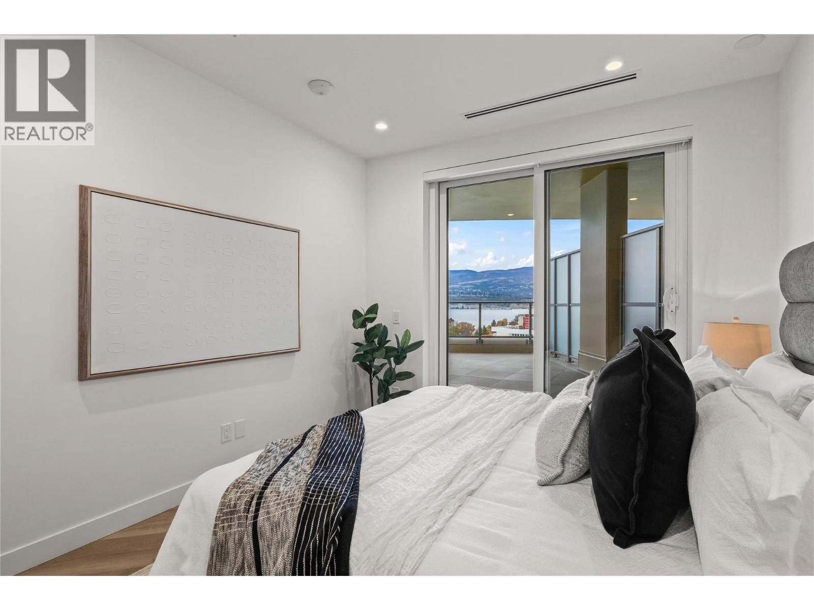 902 3340 Lakeshore Road, Kelowna