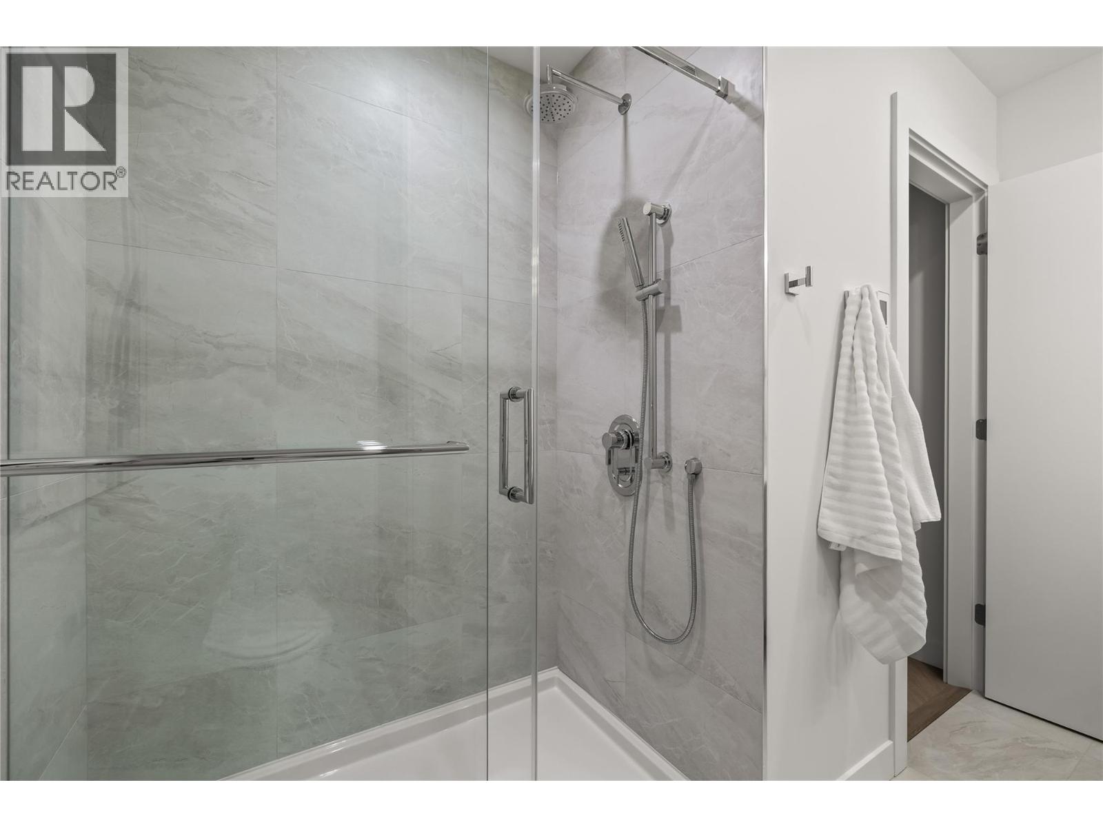 902 3340 Lakeshore Road, Kelowna