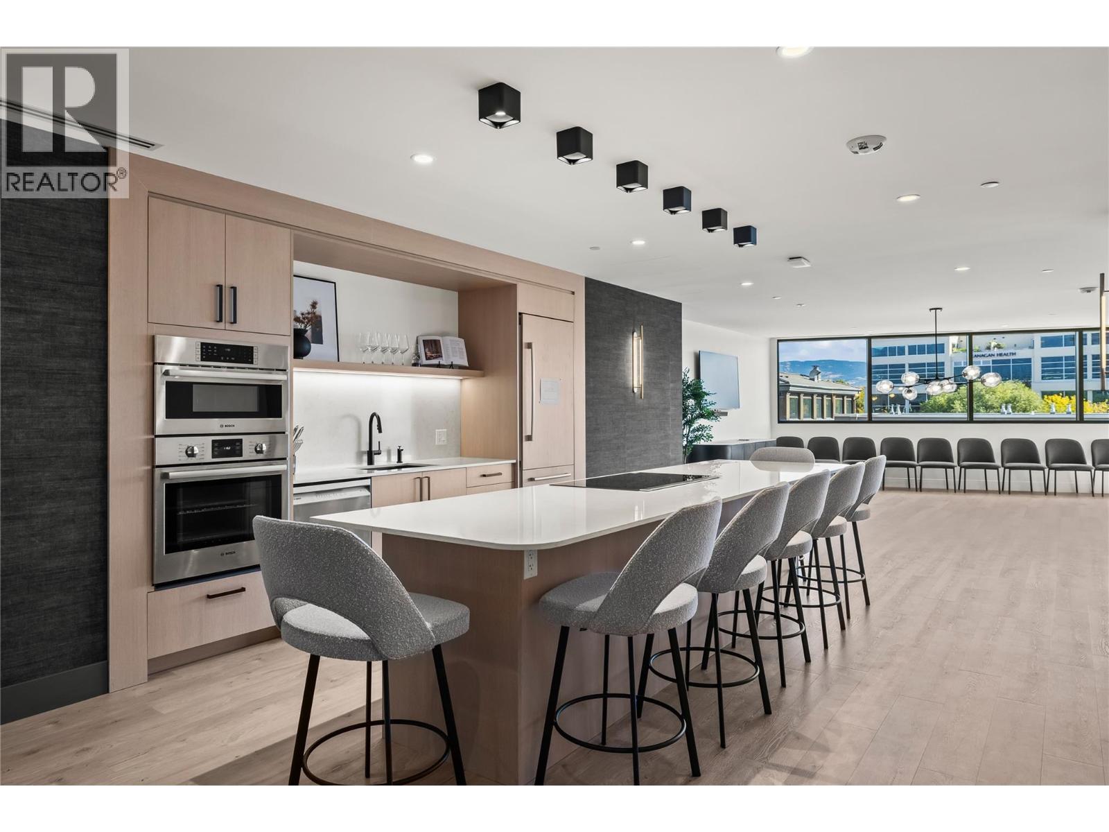 902 3340 Lakeshore Road, Kelowna