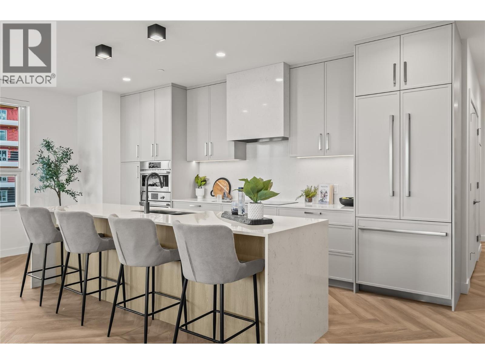 902 3340 Lakeshore Road, Kelowna