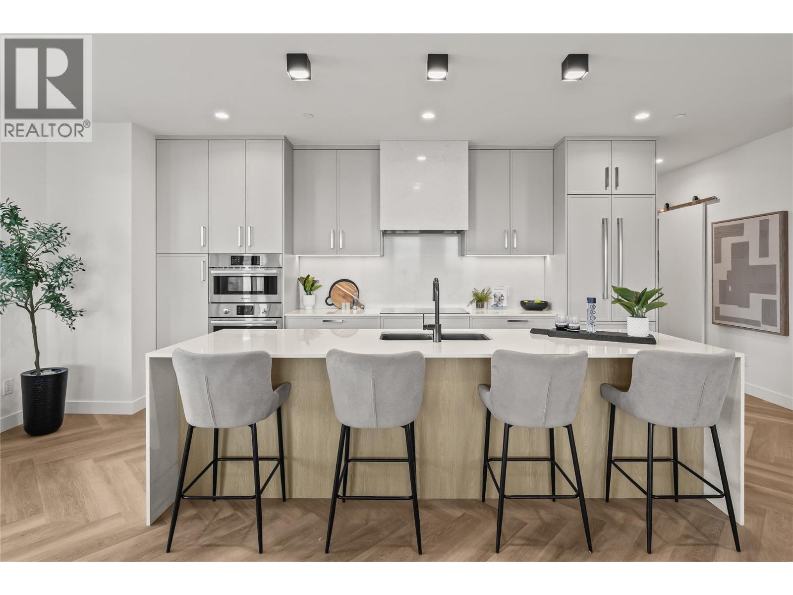 902 3340 Lakeshore Road, Kelowna