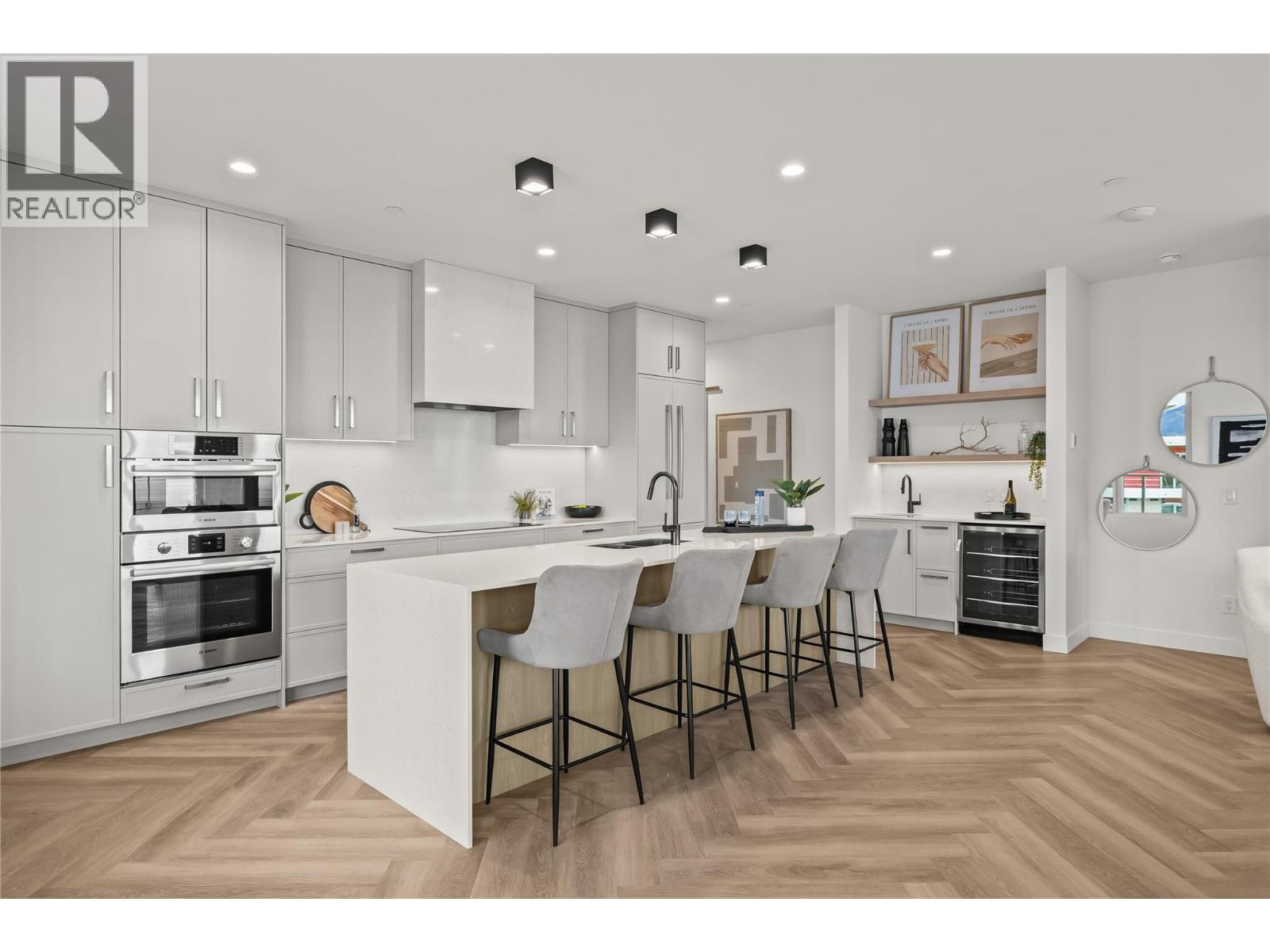 902 3340 Lakeshore Road, Kelowna