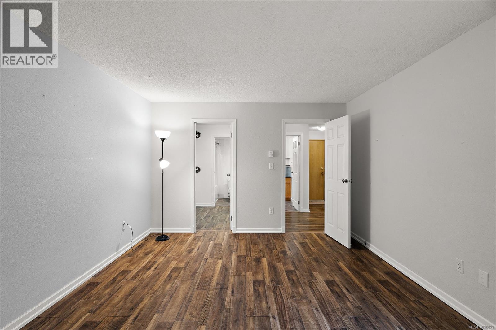 105 3255 Glasgow Ave, Saanich