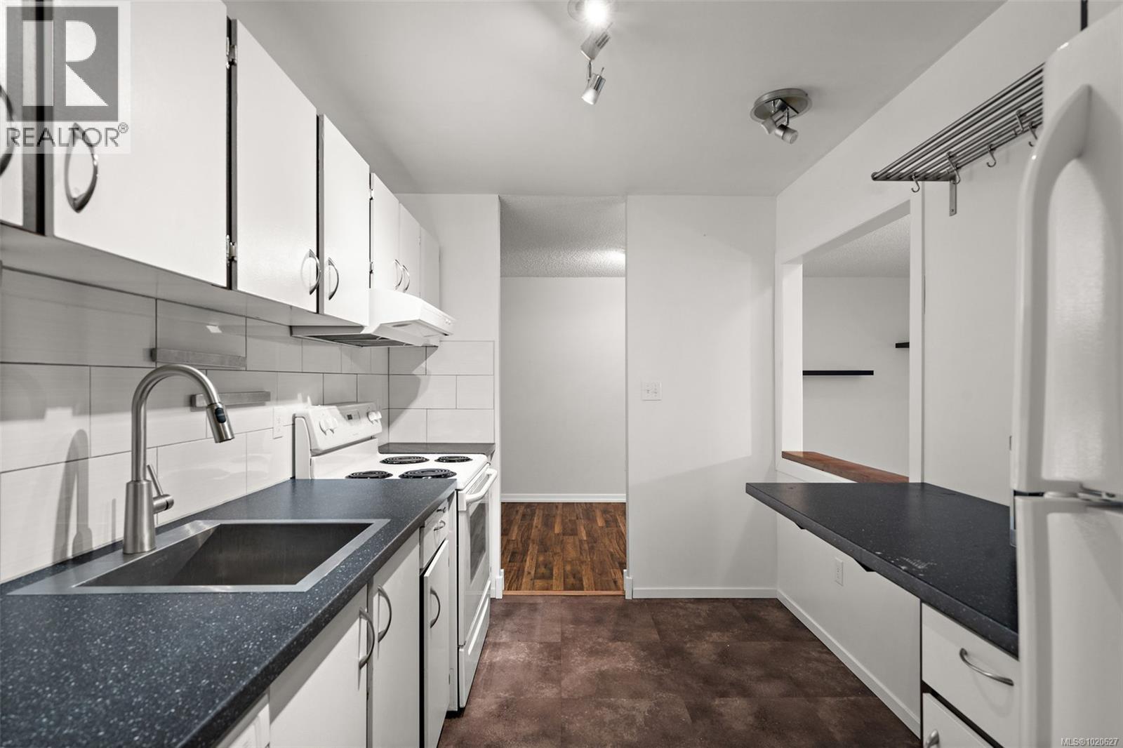 105 3255 Glasgow Ave, Saanich