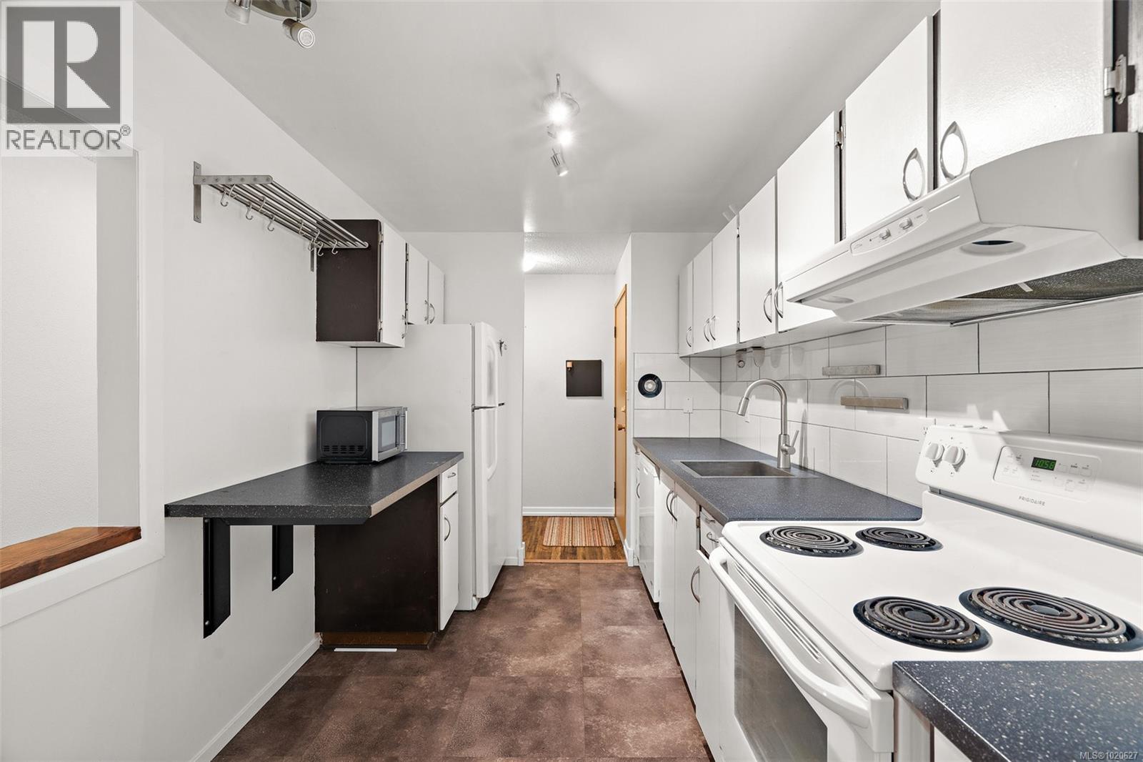 105 3255 Glasgow Ave, Saanich