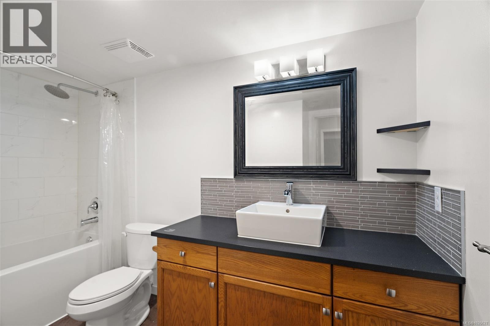 105 3255 Glasgow Ave, Saanich