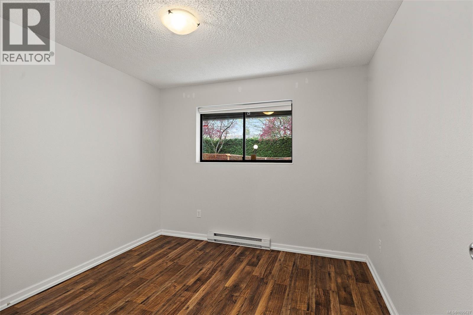 105 3255 Glasgow Ave, Saanich